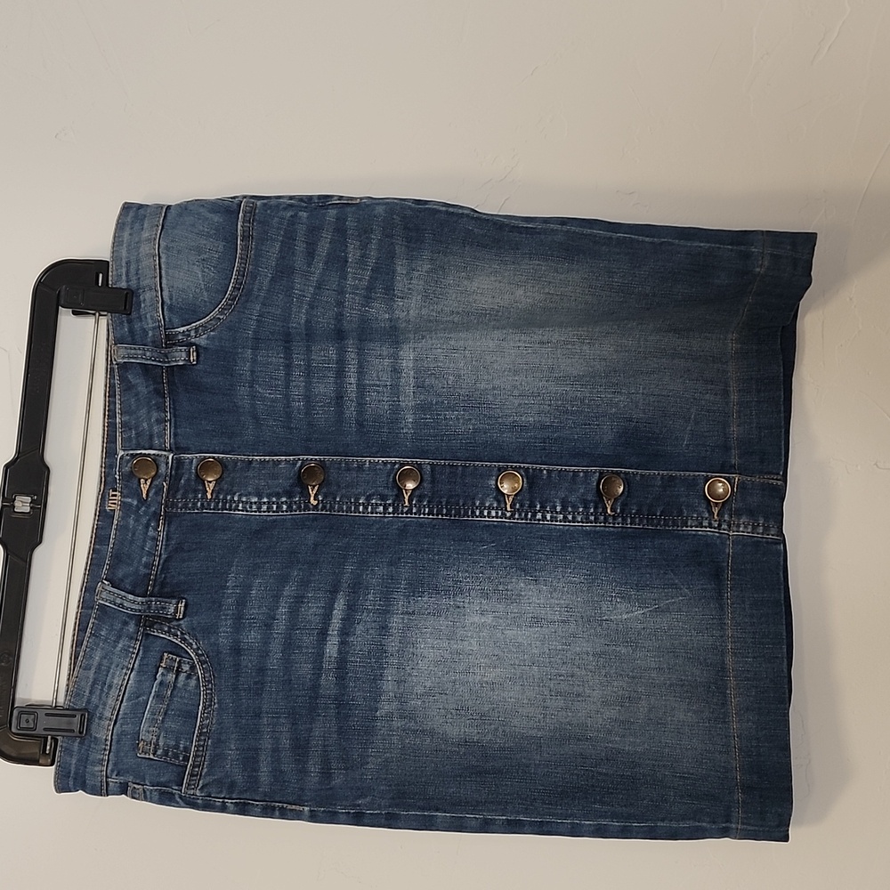 Size 6 Kut from cloth denim button  front skirt.  A96
